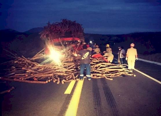 Forte colisão mata caminhoneiro, entres as cidades de Aparecida e Pombal, durante a madrugada