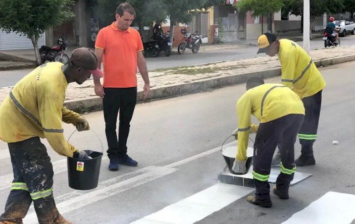 Prefeito de São José de Piranhas Bal Lins, realiza nova sinalização horizontal em ruas e avenidas; confira 
