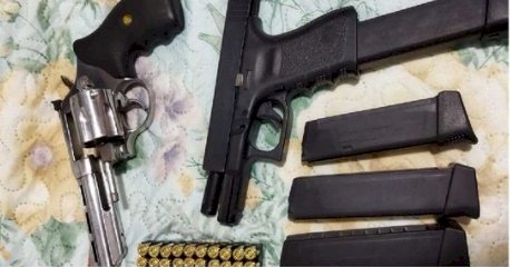 Polícia Civil prende mulher e apreende armas que pertenciam a detento do Presídio PB1 
