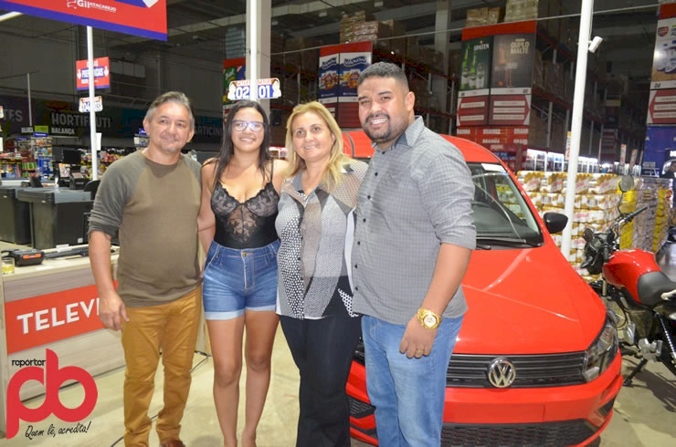 Mariana Oliveira a ganhadora do Carro da promoção do Gil Atacarejo