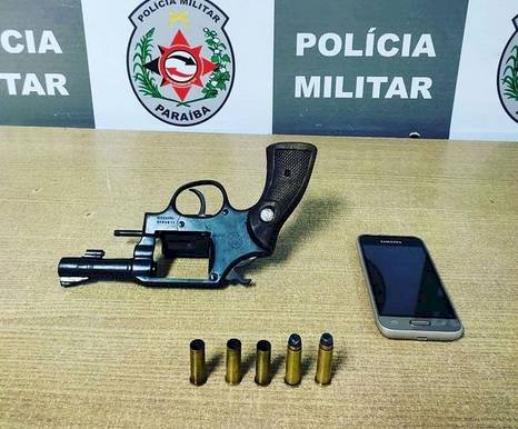Policiais Militares prendem indivíduo por porte ilegal de arma de fogo