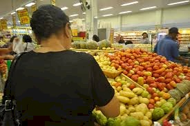 Planos de saúde, tomate e cebola influenciam inflação de março
