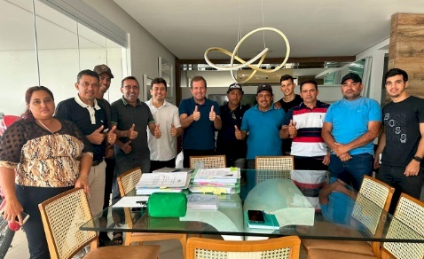 Fábio Tayrone anuncia construção de vestuário no campo do Núcleo 1 e reforma do campo de futebol Paulão, em São Gonçalo 