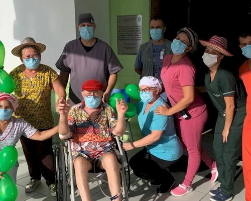Biliu de Campina recebe alta médica do Complexo Hospitalar Municipal Pedro I