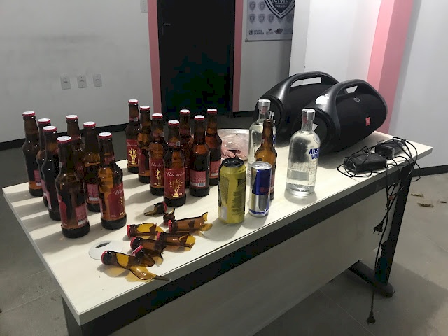 Bebidas apreendidas pela PM em carro que provocou acidente na PB-400