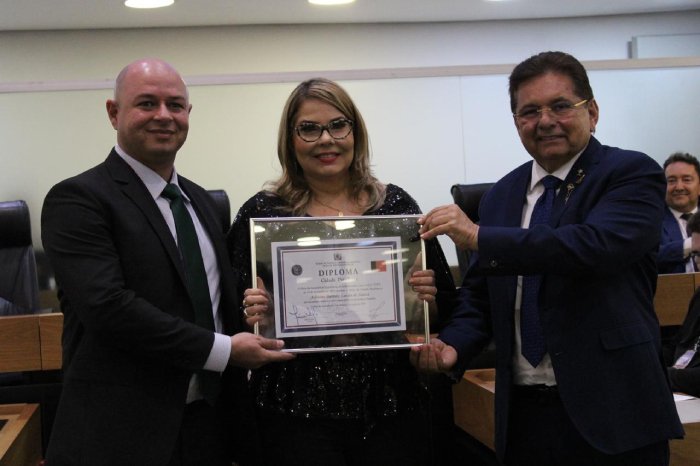 Título de cidadania paraibana à juíza Adriana Barreto Lossio de Souza