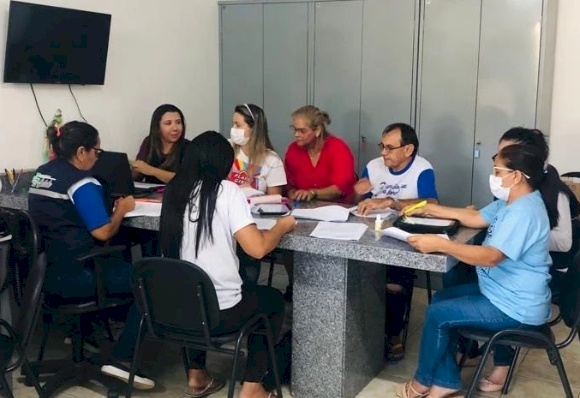Reunião realizada pela Secretaria de Saúde do Lastro com os agentes comunitários de saúde e profissionais da enfermagem