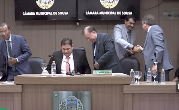 André e Tyrone na sessão da Câmara de Sousa