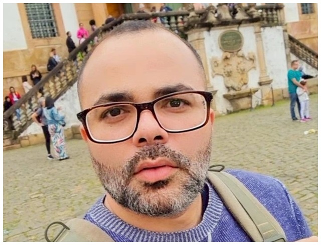 Professor, Abraão Vitoriano