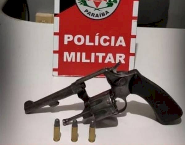 Arma e munições apreendidas pela Polícia Militar