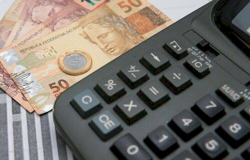  A Lei 14.113/2020, que regulamentou o Fundeb, proibiu o gerenciamento das folhas de pagamento dos servidores da educação 