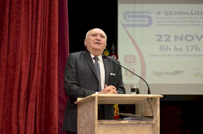 Presidente do Tribunal de Contas do Estado, conselheiro Nominando Diniz Filho
