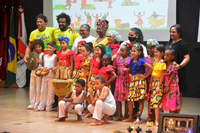 Estudantes de 28 escolas puderam assistir e apresentar números de dança, teatro e poesia