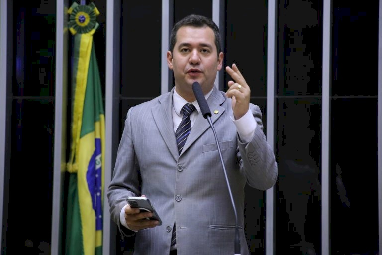 O projeto tramita em caráter conclusivo e será analisado agora pelas comissões de Trabalho, de Administração e Serviço Público