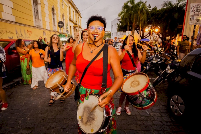 Atividades circenses e cortejo das Calungas movimentam o Centro Histórico