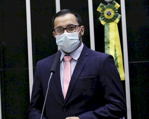 47,9 milhões de domicílios têm cães ou gatos; projeto estabelece funcionamento de hospital público veterinário nos estados