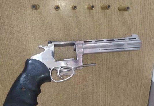 Polícia militar realiza apreensão de arma de fogo após denúncia de direção perigosa; entenda 