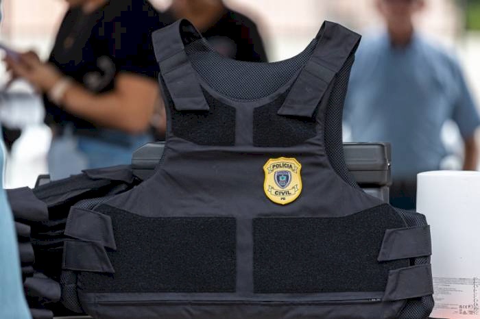 Substituição de coletes balísticos para policiais em Patos