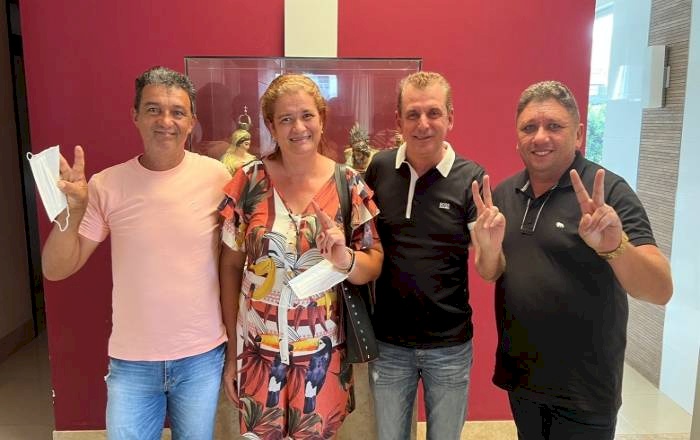 Luzaneide ao lado de Chico Mendes