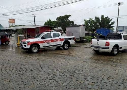Carro recuperado pela Polícia Militar logo após ser roubado