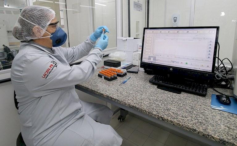 Lacen-PB recebe mais de 3 mil amostras por dia para diagnóstico da Covid-19