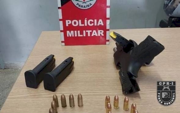 Arma de fogo e munições apreendidas pela PM, na Paraíba