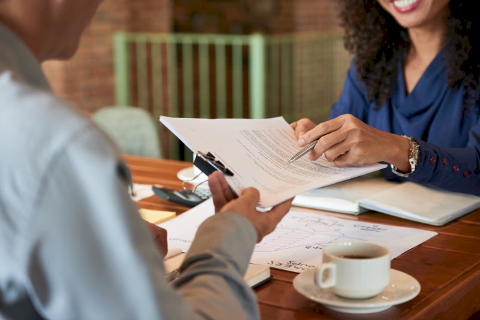Modelo de contrato-padrão para a intermediação de negociações imobiliárias