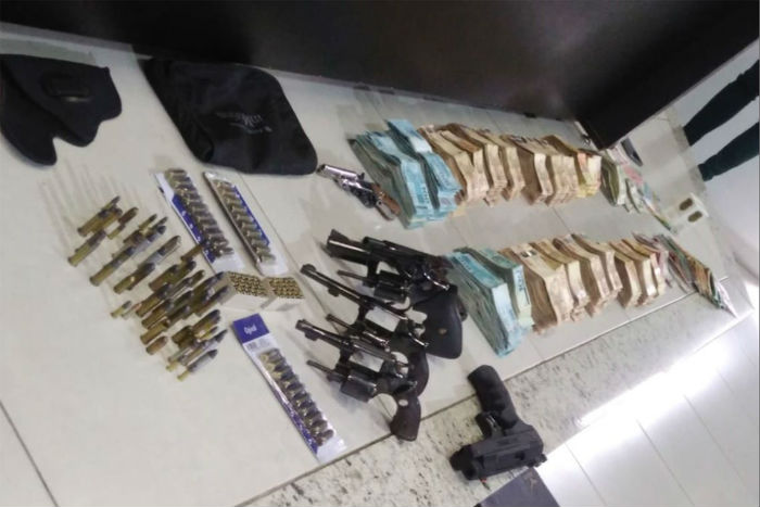 Armas e Dinheiro