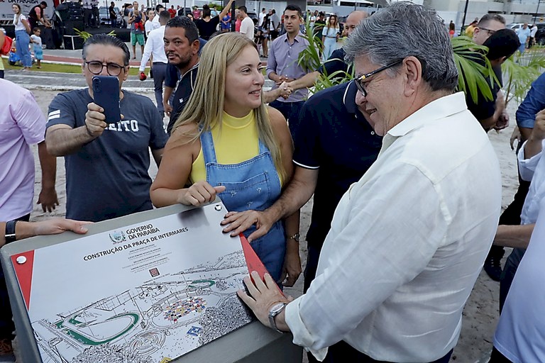João Azevêdo inaugura Praça e cria novo espaço para práticas esportivas e lazer em Intermares