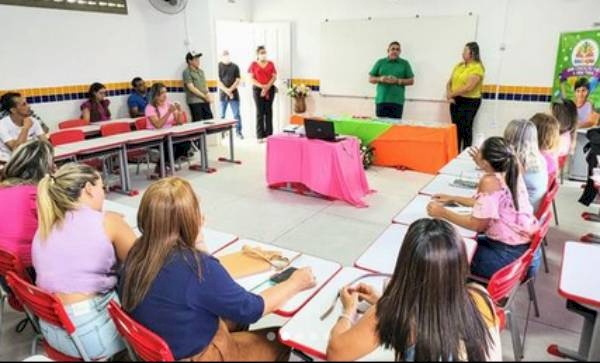 Evento de lançamento do Guia Informativo da Escola 2023, em Aparecida