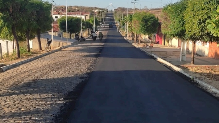 Rua Principal sendo asfaltada em Nazarezinho