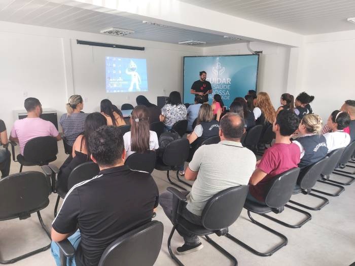 Capacitação com os profissionais que atuam nas salas de vacinas da rede municipal