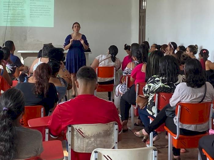 Profissionais que atuam nas recepções das unidades básicas de saúde