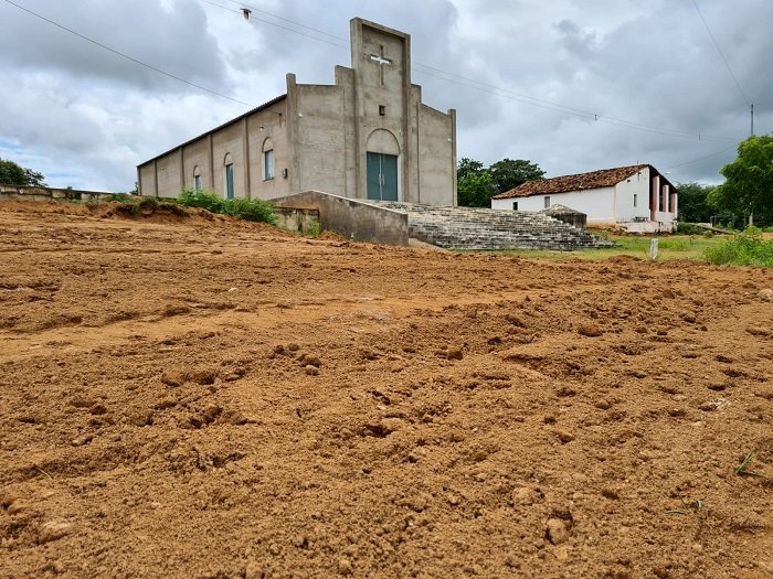 Prefeitura de Sousa inicia trabalho para construção de praça na comunidade rural São Vicente