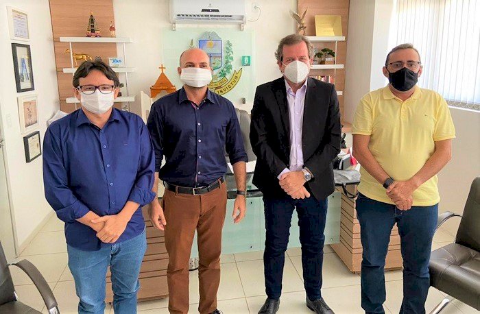 Prefeito Tyrone defende mais 04 novos cursos para a UFCG em Sousa, e fala da expectativa, após reunião com o Diretor; Vídeo 
