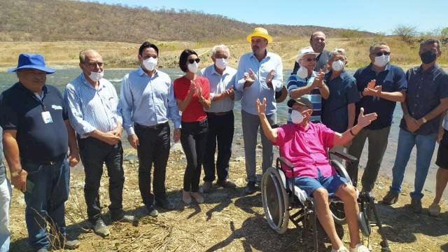 Deputados visitam Eixo Norte da Transposição e celebram chegada das águas ao Alto Sertão da Paraíba