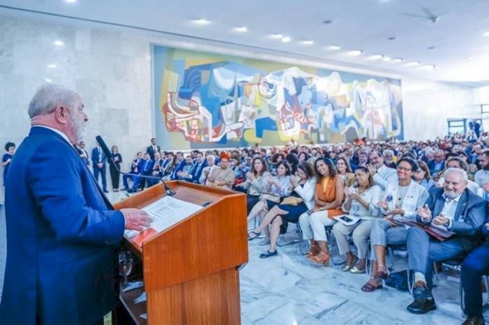 R$ 2,4 bilhões para recompor orçamento de universidades e institutos federais