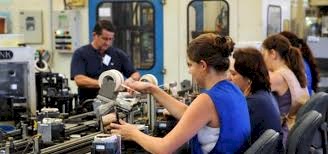 Melhoria do mercado de trabalho e o aumento da demanda do setor de serviços