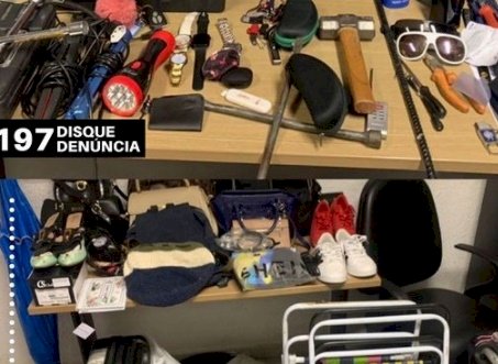 Polícia prende suspeitos de bloquearem sinal de travamento para furtar objetos deixados em veículos 