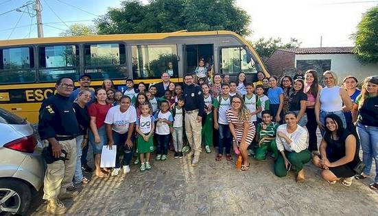 Encontro para assinatura de termo de adesão e compromisso do Projeto Educar PRF 2023