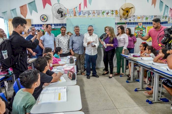 Obras de reestruturação de escola em Jaguaribe