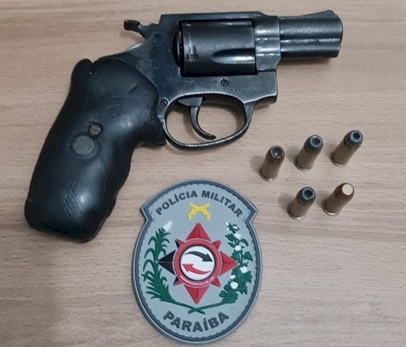 Arma de fogo e munições apreendidas em São Francisco