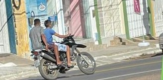 Motocicleta é tomada por assalto em plena luz do dia no Centro de Aparecida 