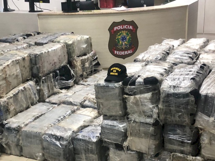 Apreensão de navio com 3,6 toneladas de cocaína no mar