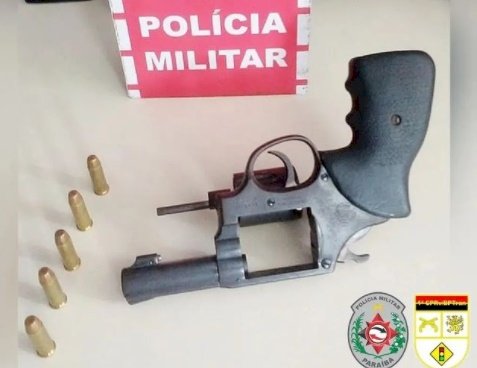 PM apreende arma de fogo municiada e conduz proprietário para a delegacia; veja 