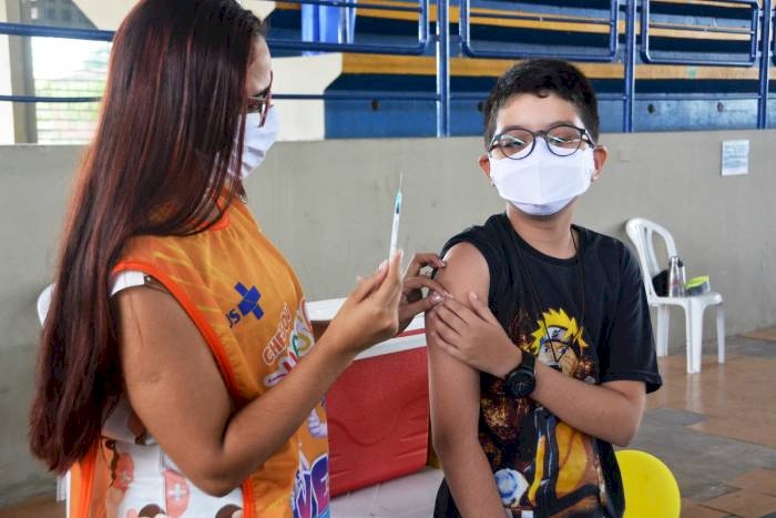 Crianças entre seis meses a dois anos de idade (2 anos, 11 meses e 29 dias) sem comorbidade