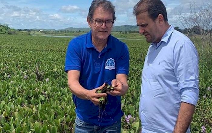 Técnico da Aesa e o prefeito Bal Lins