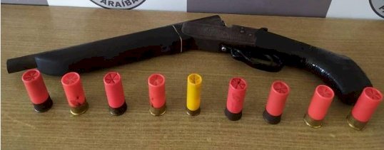Arma de fogo, munições são apreendidas e foragido da Justiça é preso pela polícia militar 
