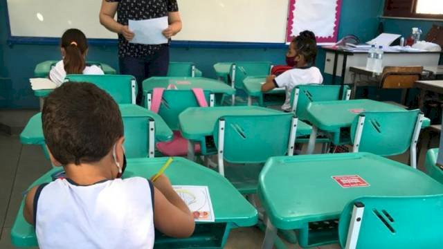 Aulas presenciais retornaram nesta segunda-feira na rede municipal de ensino em Sousa