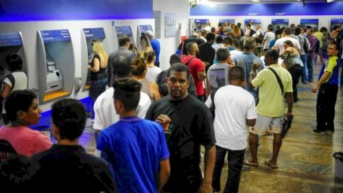 Trabalhadores nascidos em outubro podem sacar auxílio emergencial